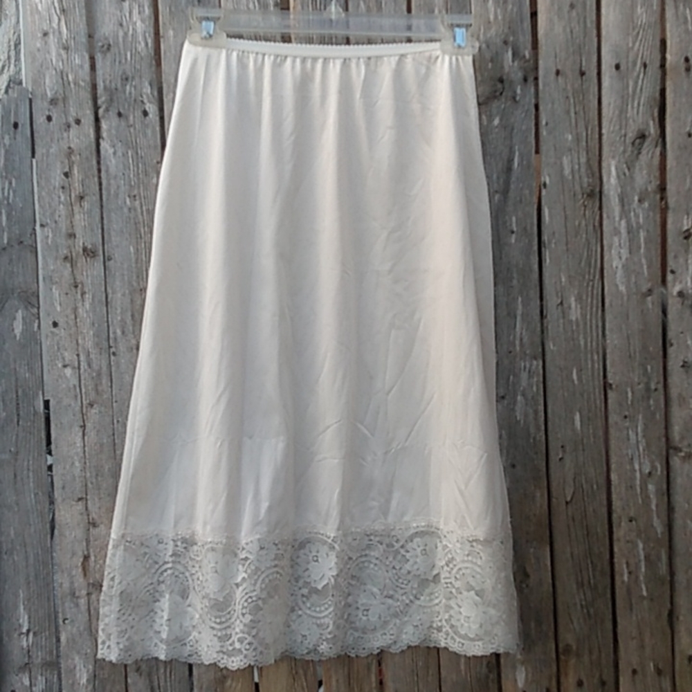 LACY VINTAGE WHITE CREAM Small Tall SHADOWLINE HALF SLIP